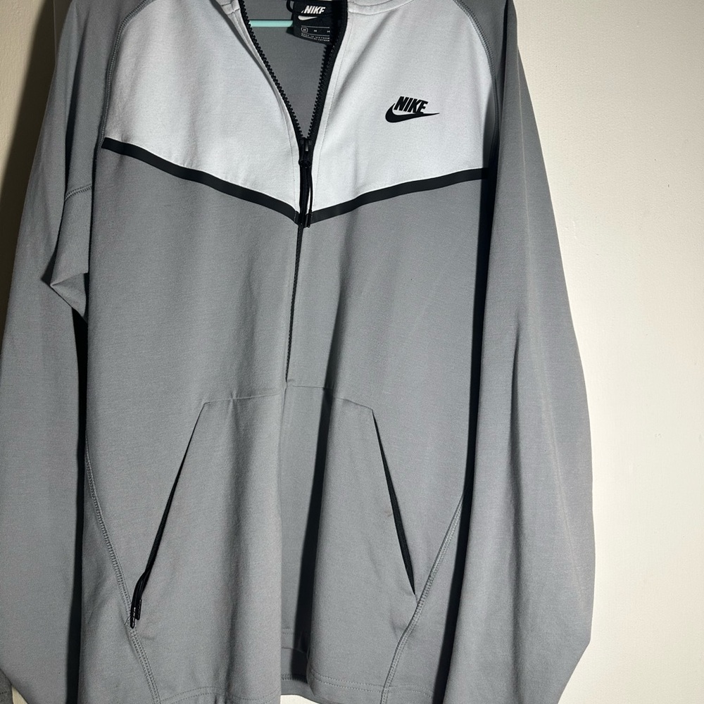 Women’s Nike Tech